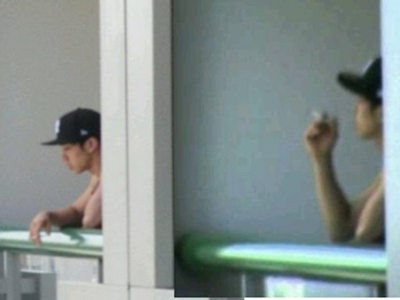 Smoking Lee Kik-kwang 